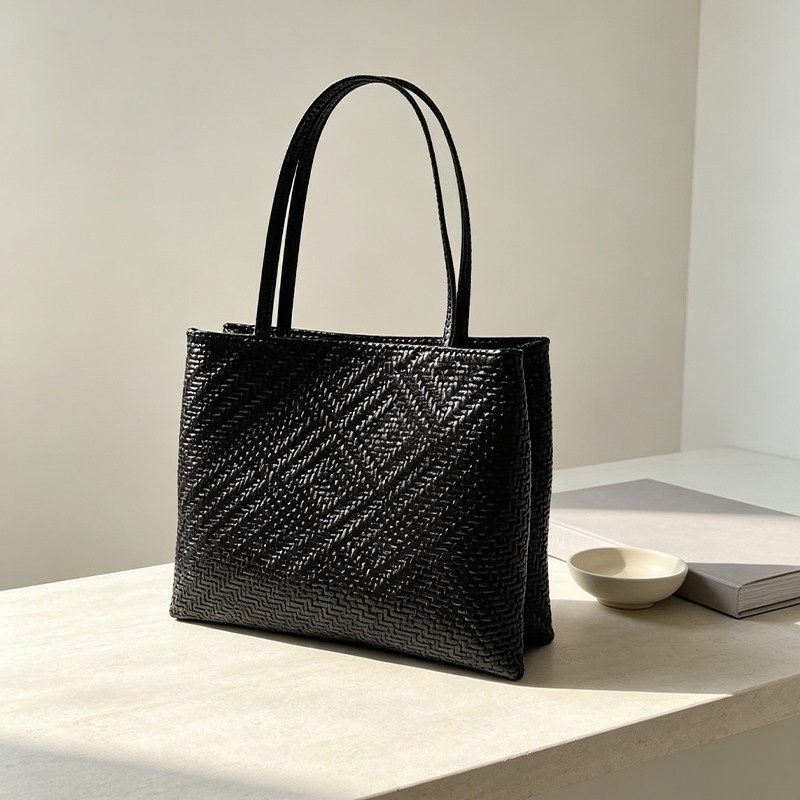 Mendy Genuine Leather Woven Pi - огляд і ціна Leather Workshop