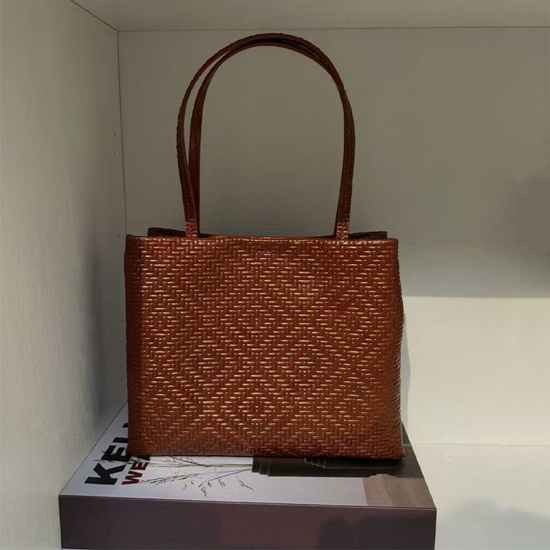 Mendy Genuine Leather Woven Pi - огляд і ціна Leather Workshop