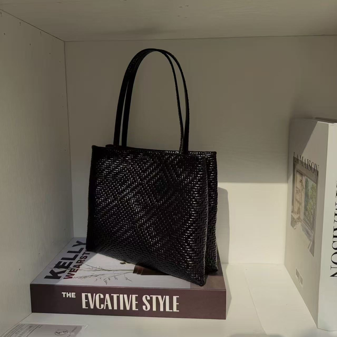 Mendy Genuine Leather Woven Pi - огляд і ціна Leather Workshop